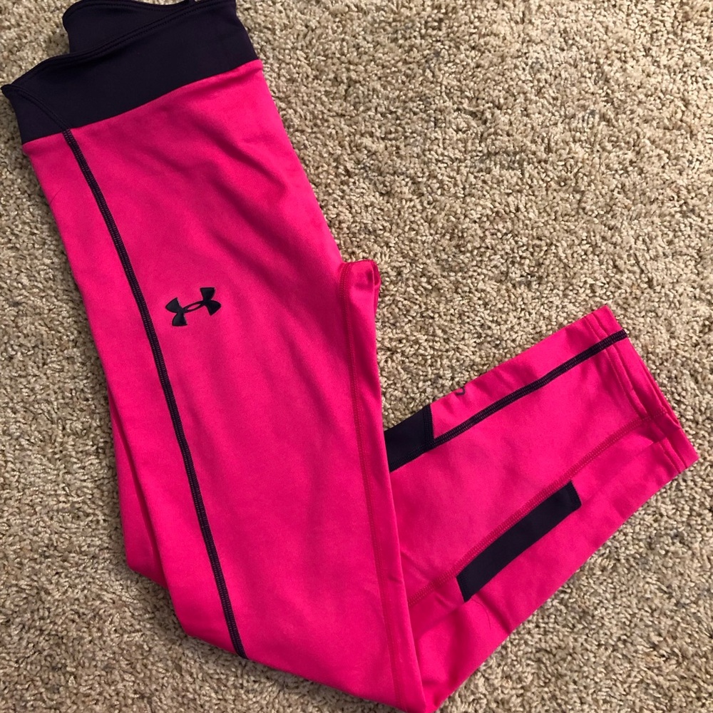 Under armpit hot pink capris
